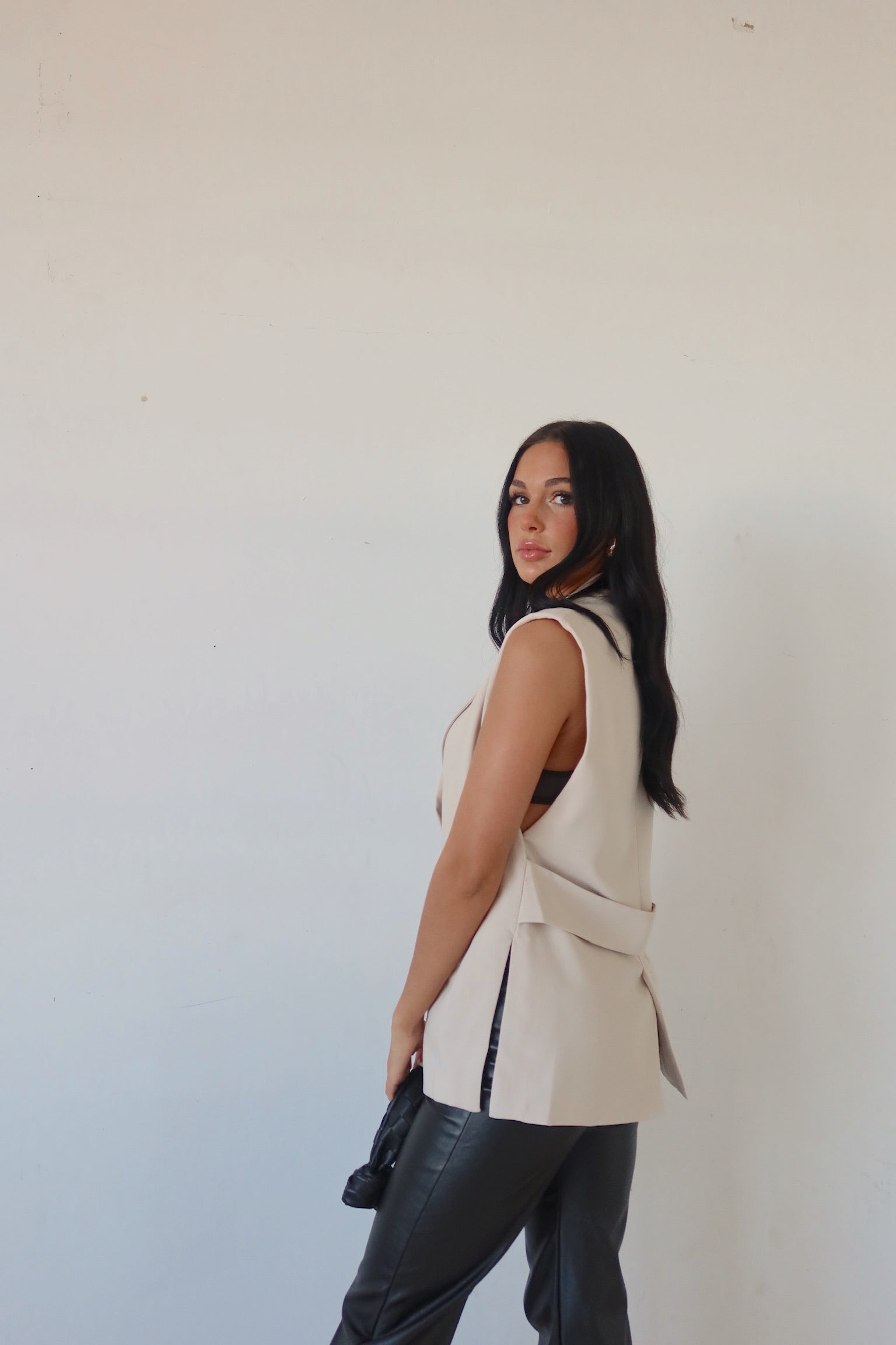 Maren Sleeveless Blazer In Beige