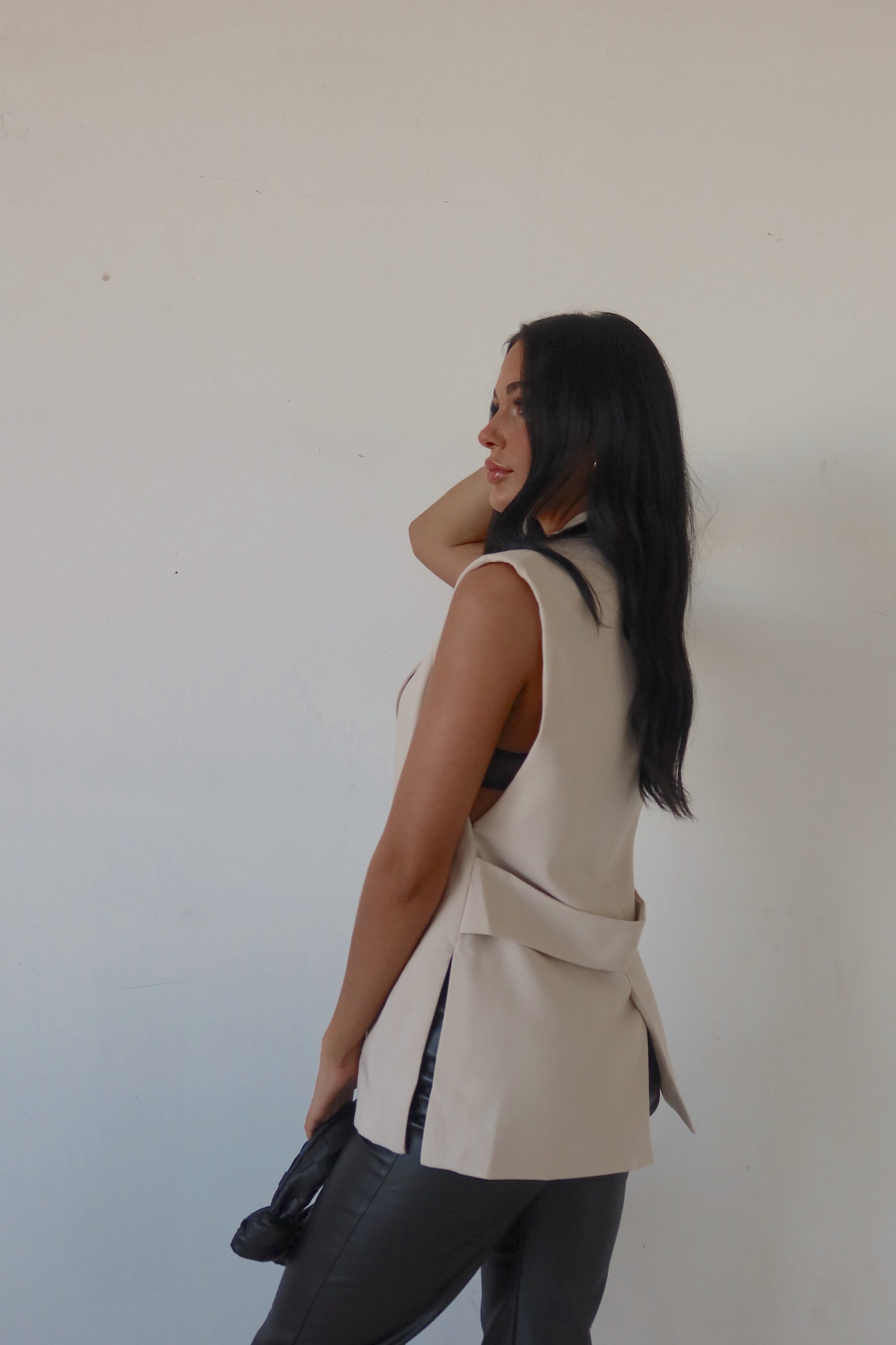 Maren Sleeveless Blazer In Beige