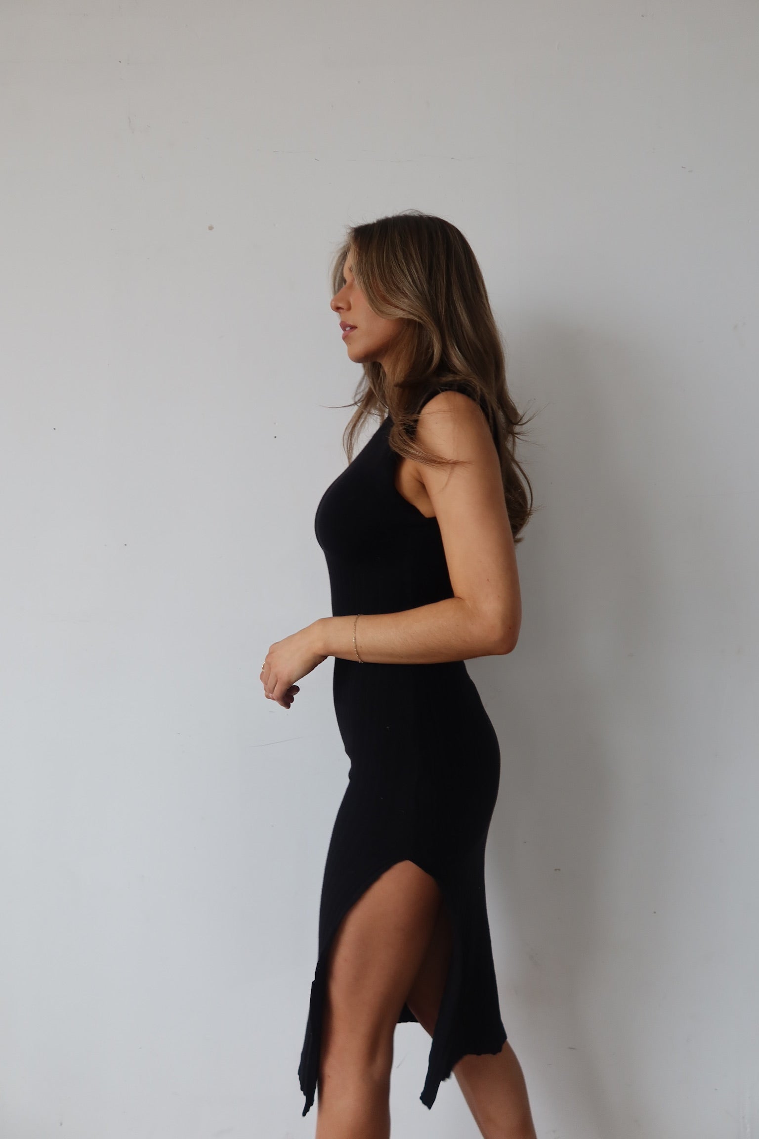 Mia Sleeveless Midi Dress In Black