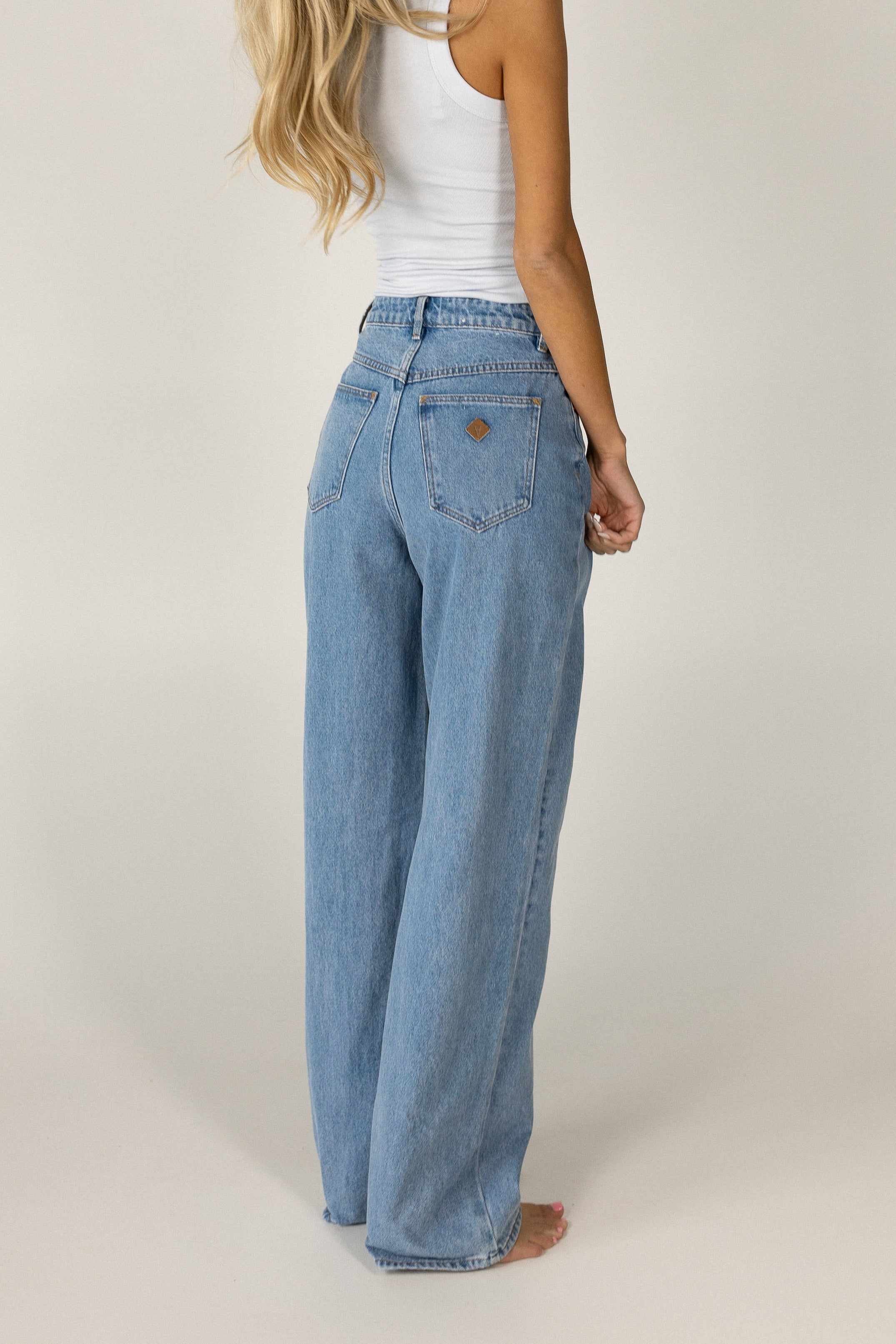 ANNAMANTINI-MADIDA-STUDIO-575_87576f56-e877-4b8e-a800-f9c256ab4833.jpg