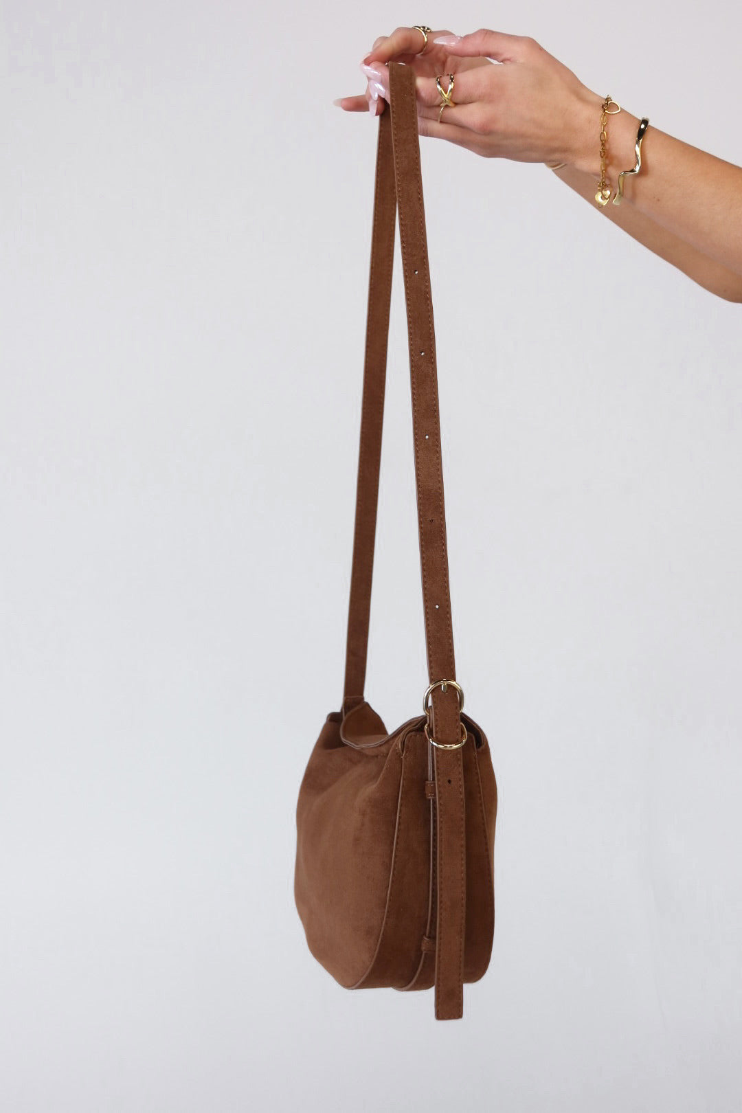 BILLINI : Collins Suede Cross Body Bag In Cocoa